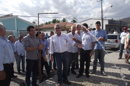 Governador abre registro de água para marcar reforço no abastecimento de Cacimbinhas