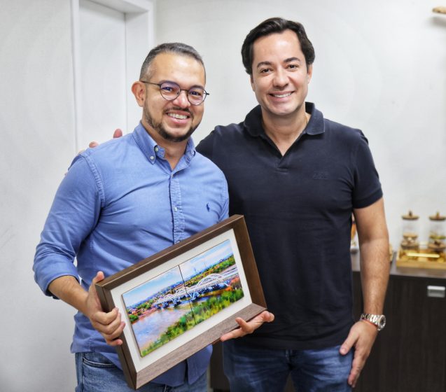 Luiz Neto é recebido pelo diretor da Deso Sergipe, Luciano Goes e discute os desafios regionais do saneamento no Nordeste. Foto: Ascom Deso.